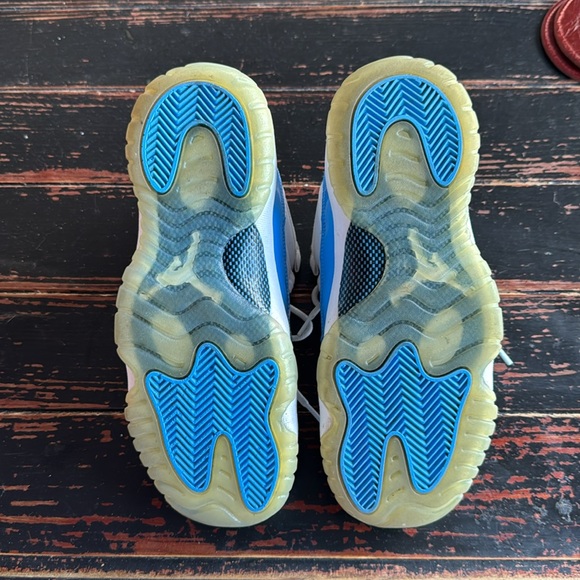 Air Jordan retro 11 low sneakers, university blue women's US size 5.5 Y - Picture 7 of 7